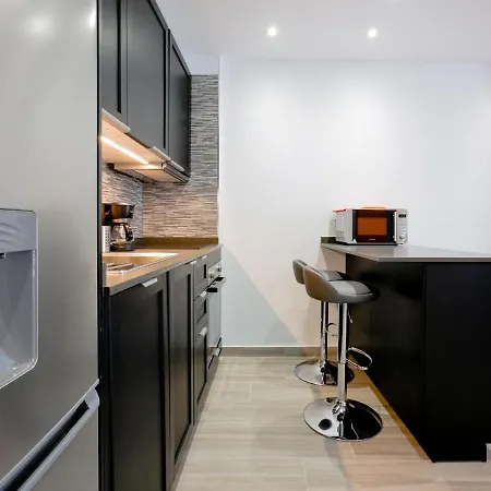 Conypra Modern And Renovated With Terrace Wifi 洛斯克里斯蒂亚诺斯