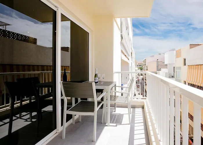 Conypra Modern And Renovated With Terrace Wifi Apartment