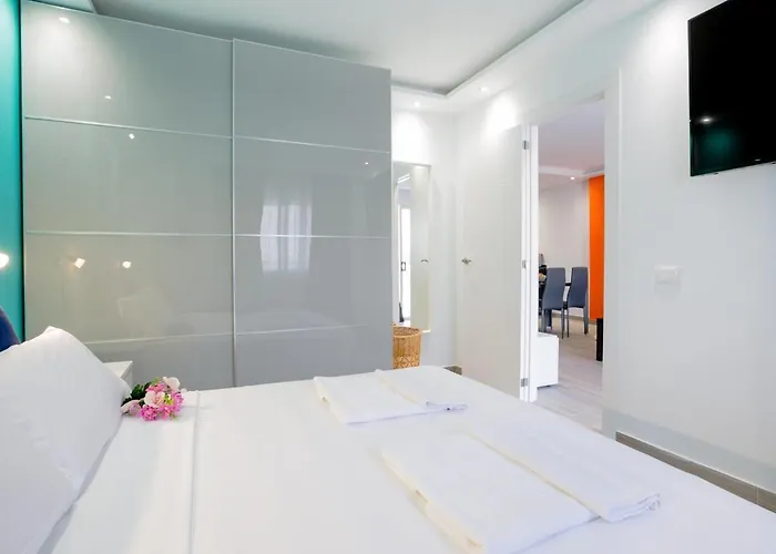 شقة Conypra Modern And Renovated With Terrace Wifi لوس كريستيانوس